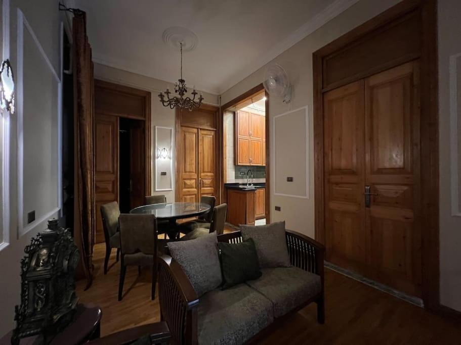 Authentic 3Br Apartment In Downtown, El Cairo Exterior foto