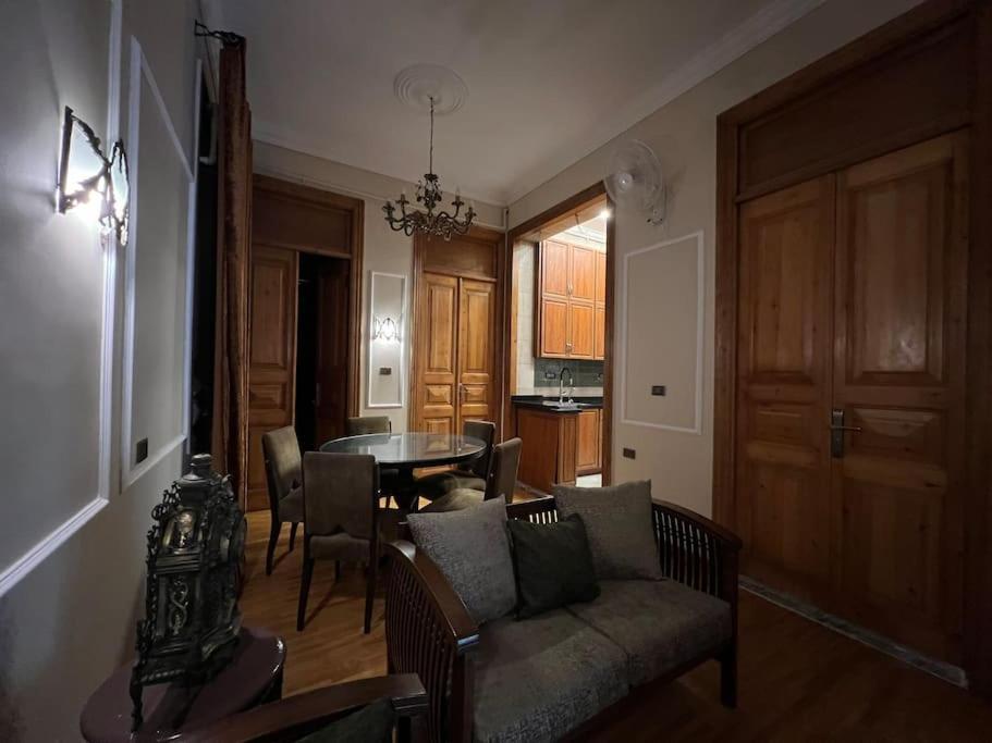 Authentic 3Br Apartment In Downtown, El Cairo Exterior foto
