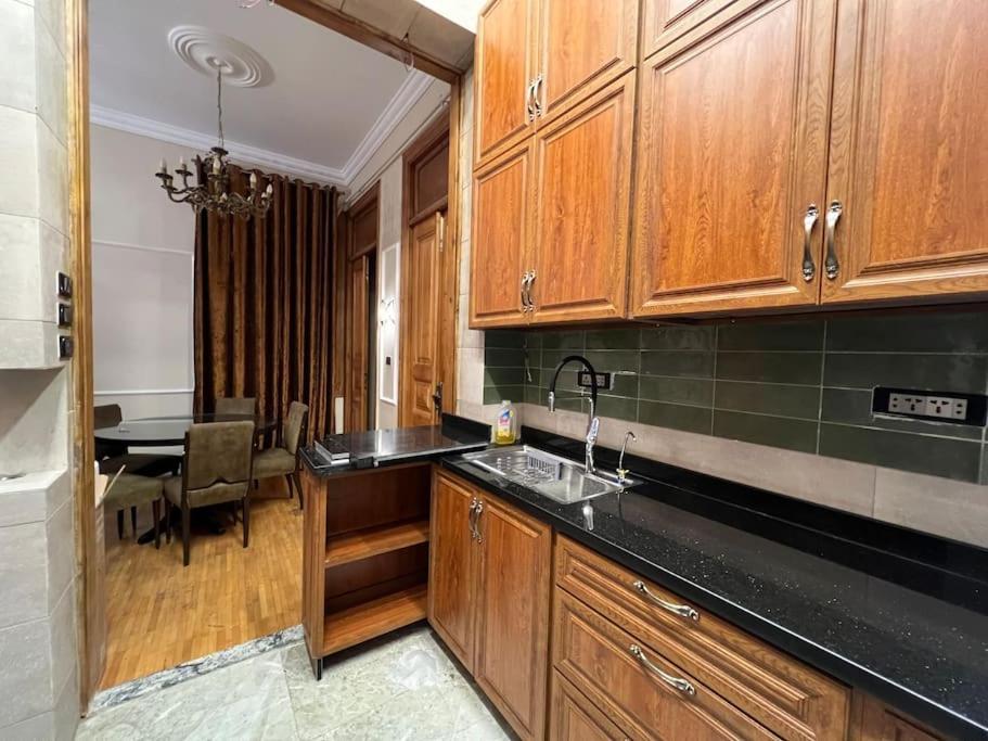 Authentic 3Br Apartment In Downtown, El Cairo Exterior foto